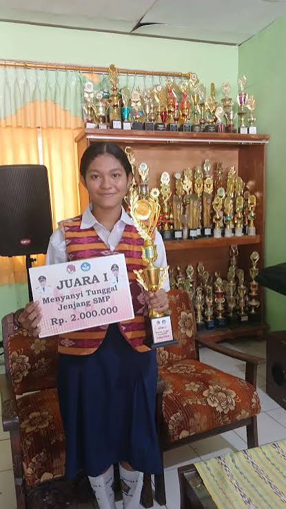 Juara 2 Vokal Solo